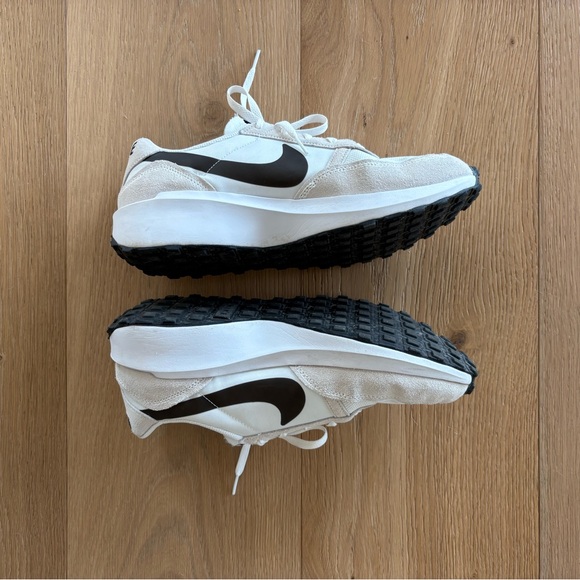 Nike Men's Waffle Nav White and Black Sneakers, size 11 - Picture 5 of 7